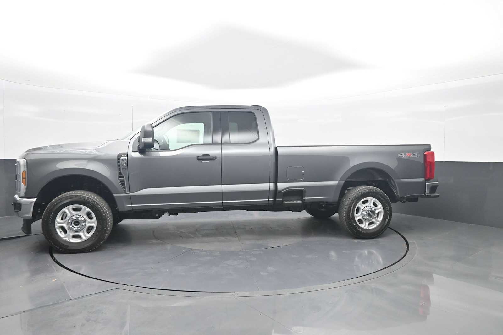 2026 Ford F-350 Super Duty XLT