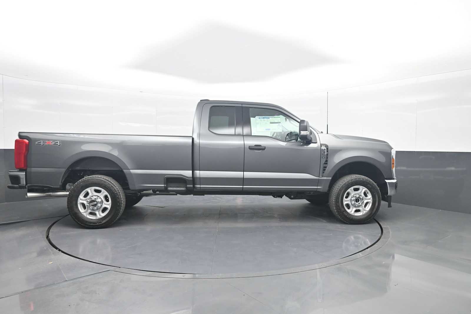 2026 Ford F-350 Super Duty XLT