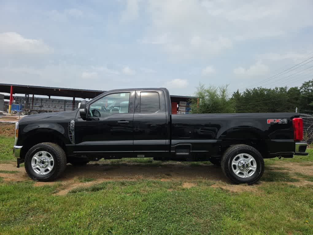 2026 Ford F-350 Super Duty XLT
