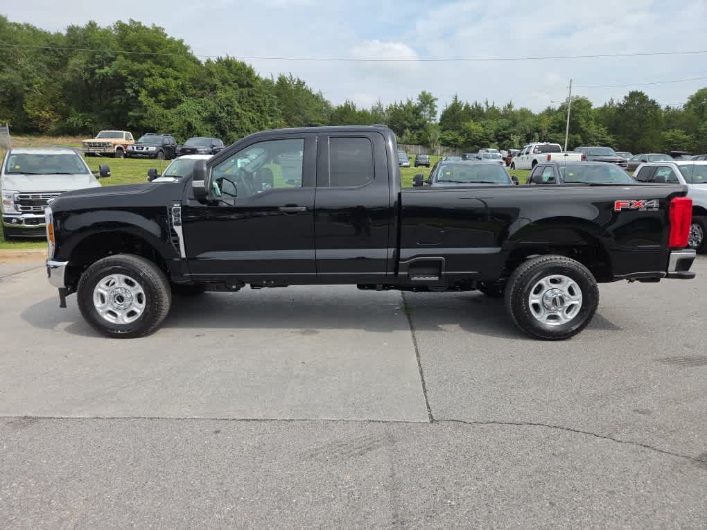 2026 Ford F-350 Super Duty XLT