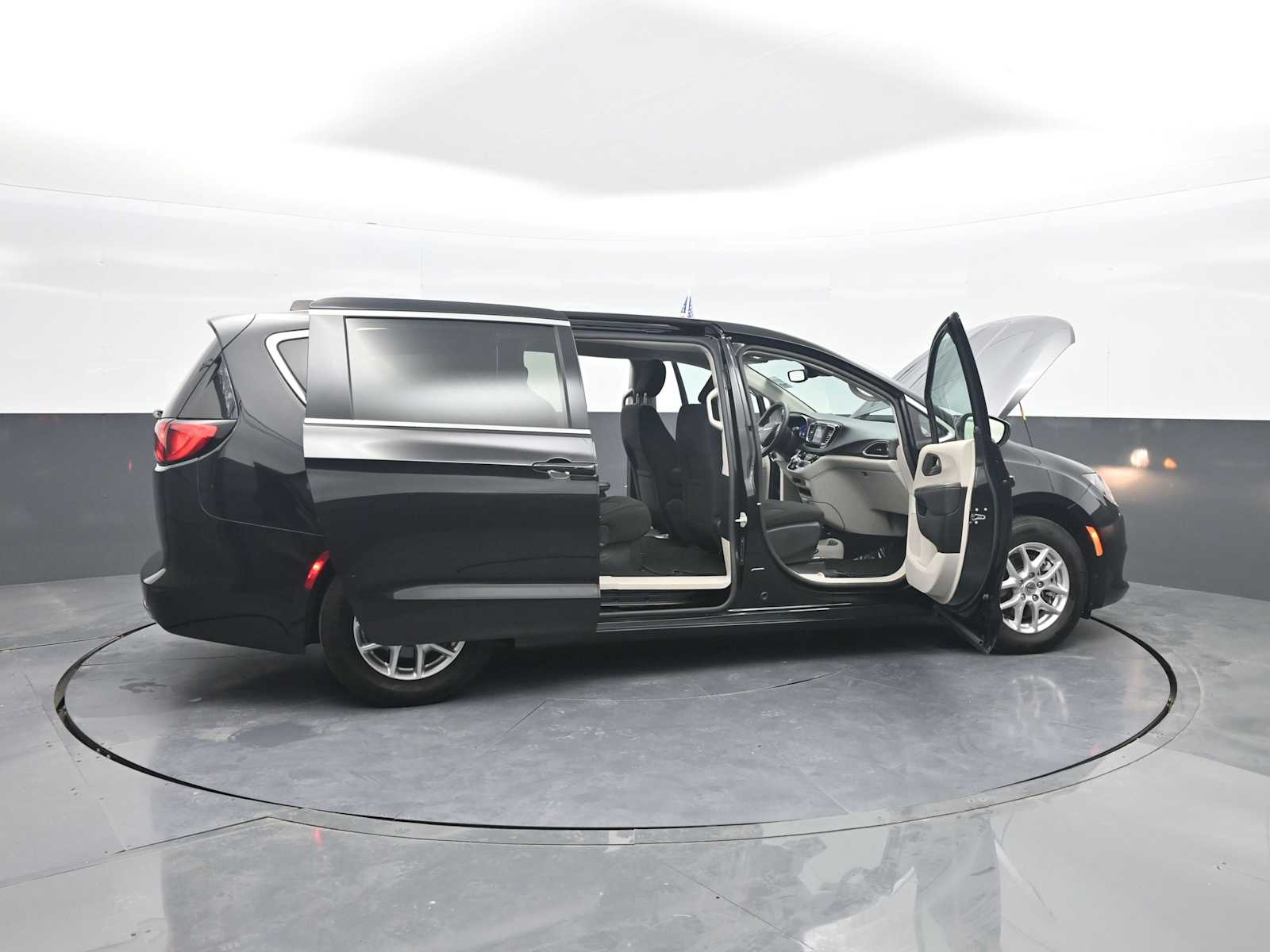 2024 Chrysler Voyager LX
