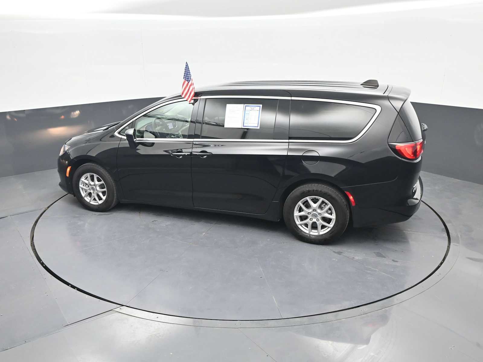 2024 Chrysler Voyager LX