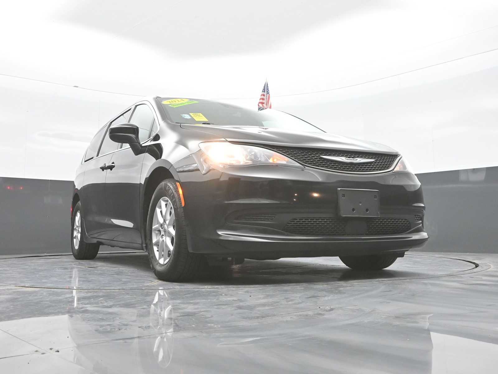 2024 Chrysler Voyager LX