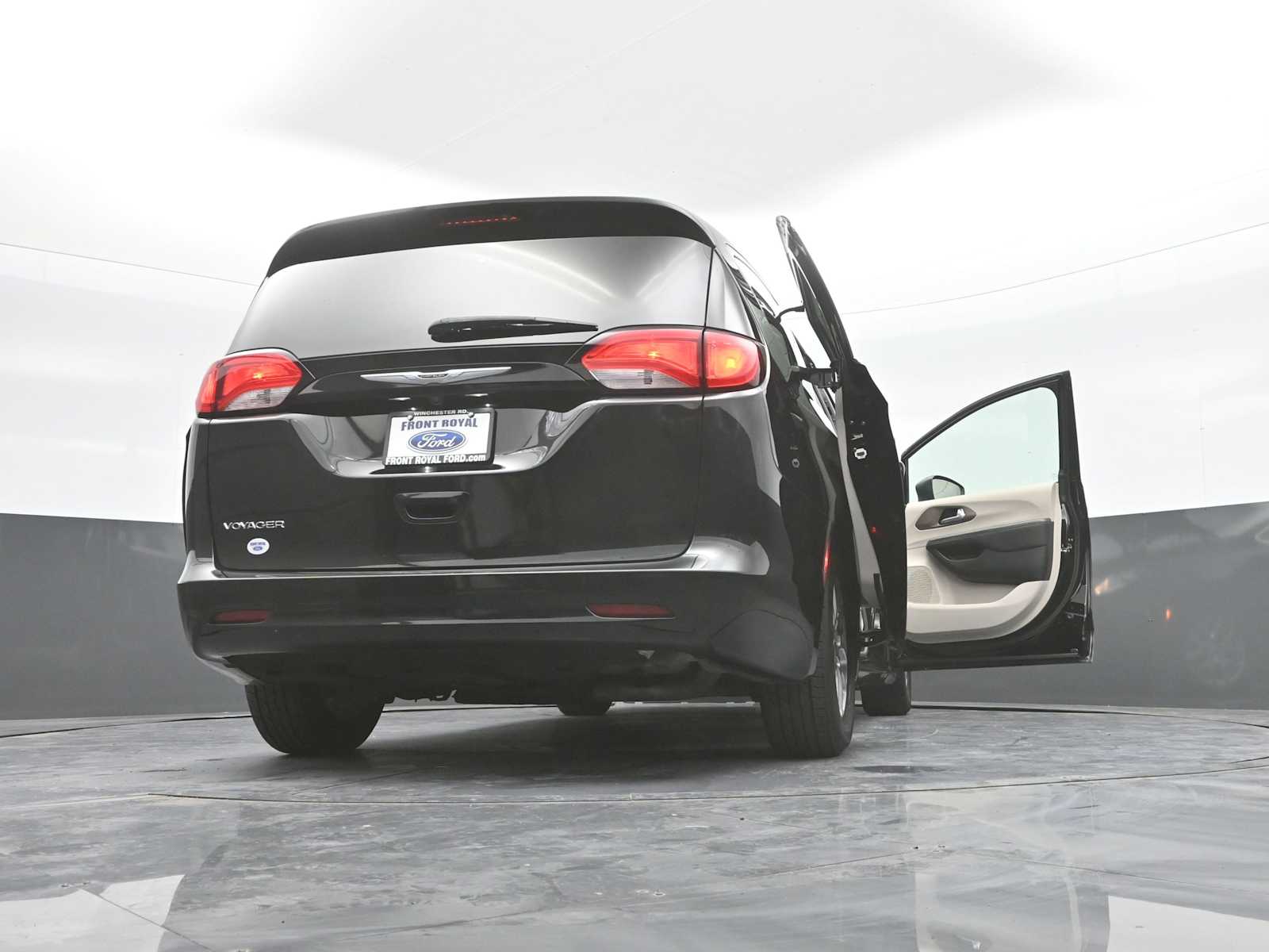 2024 Chrysler Voyager LX