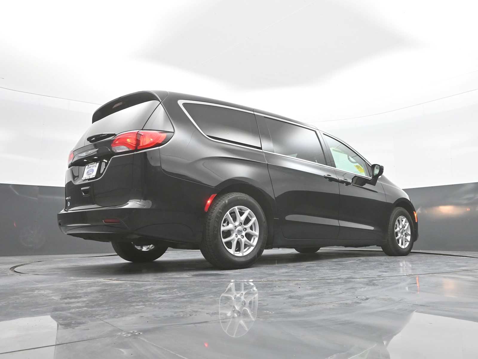 2024 Chrysler Voyager LX