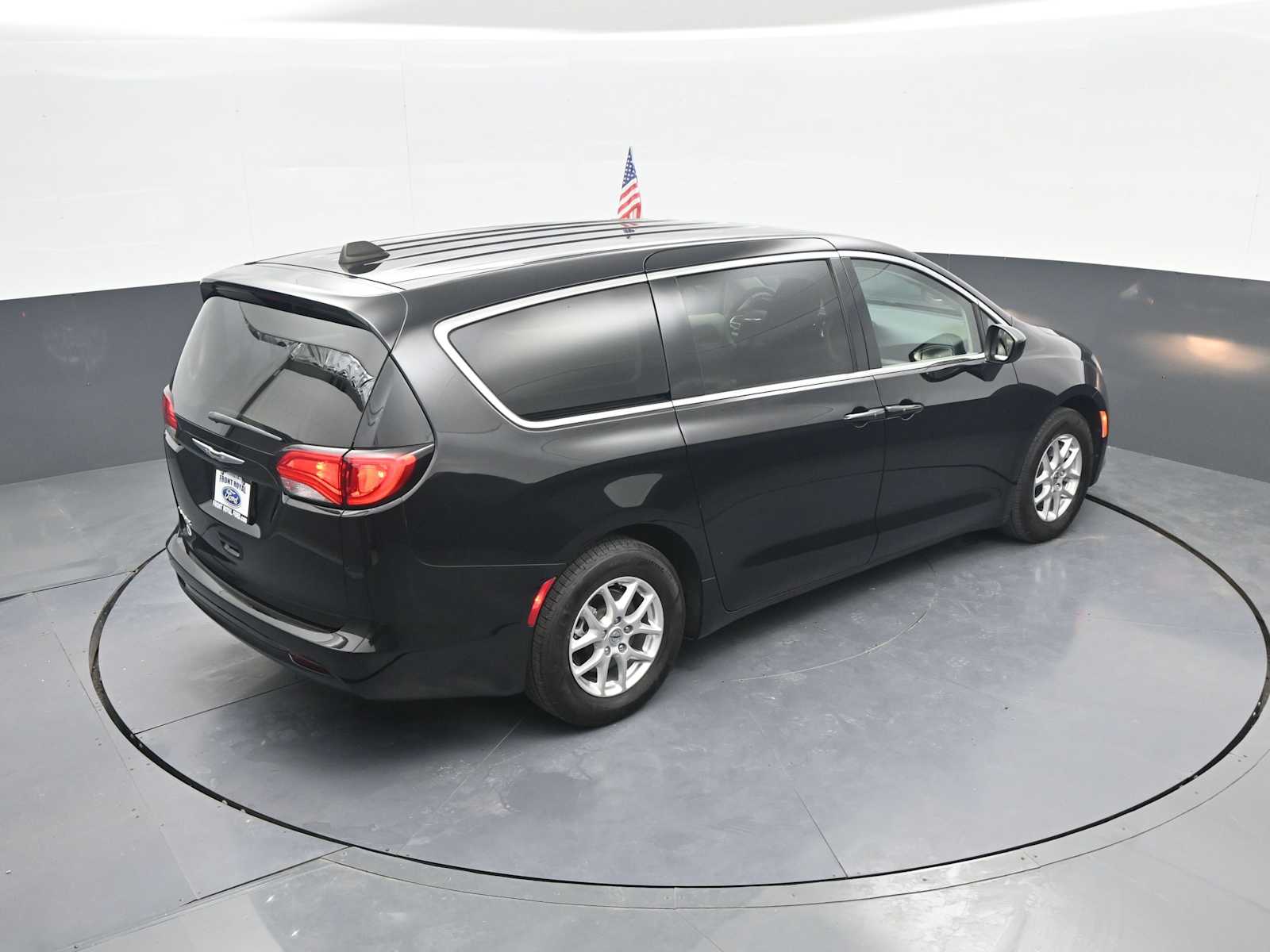 2024 Chrysler Voyager LX