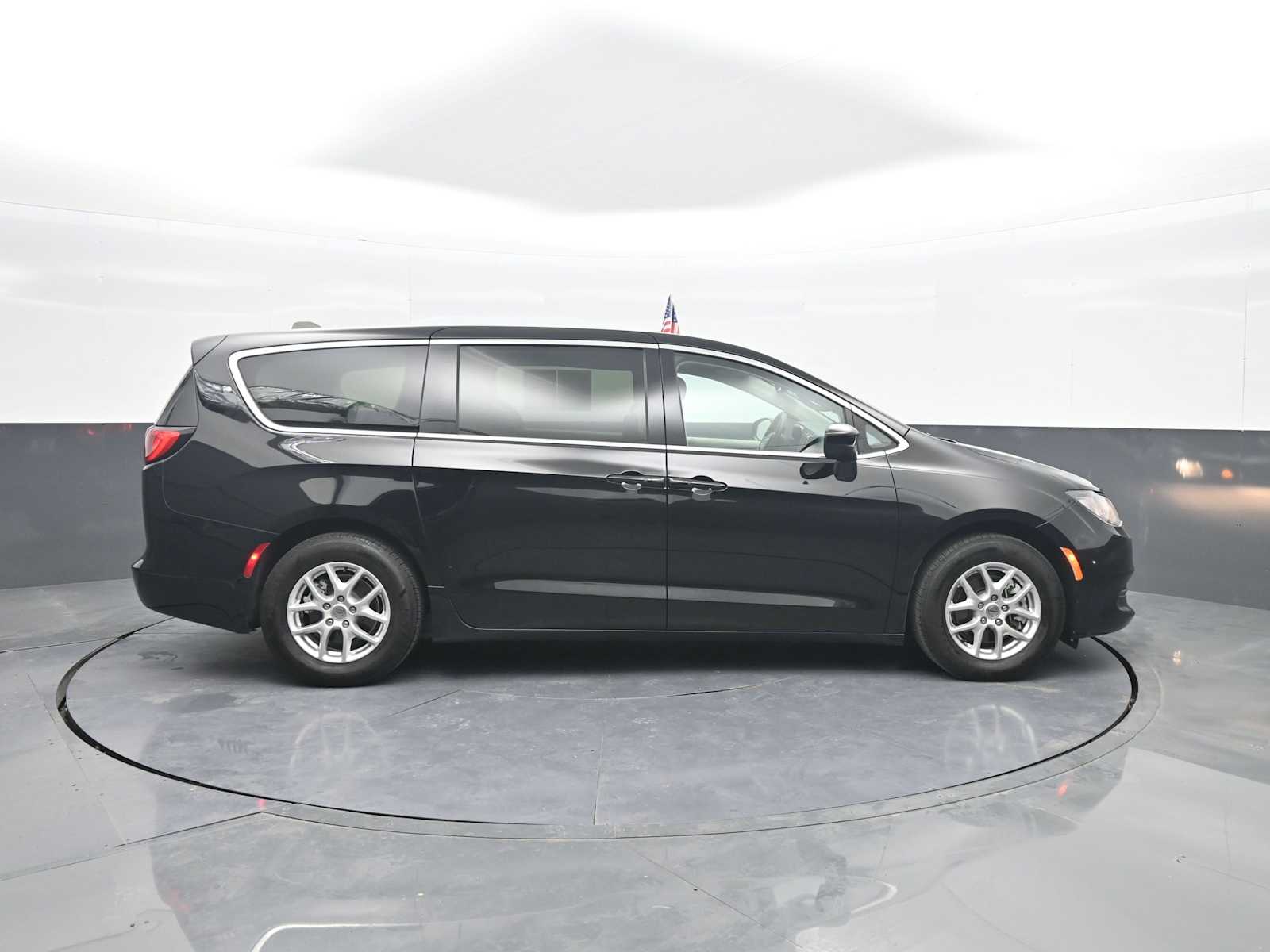 2024 Chrysler Voyager LX