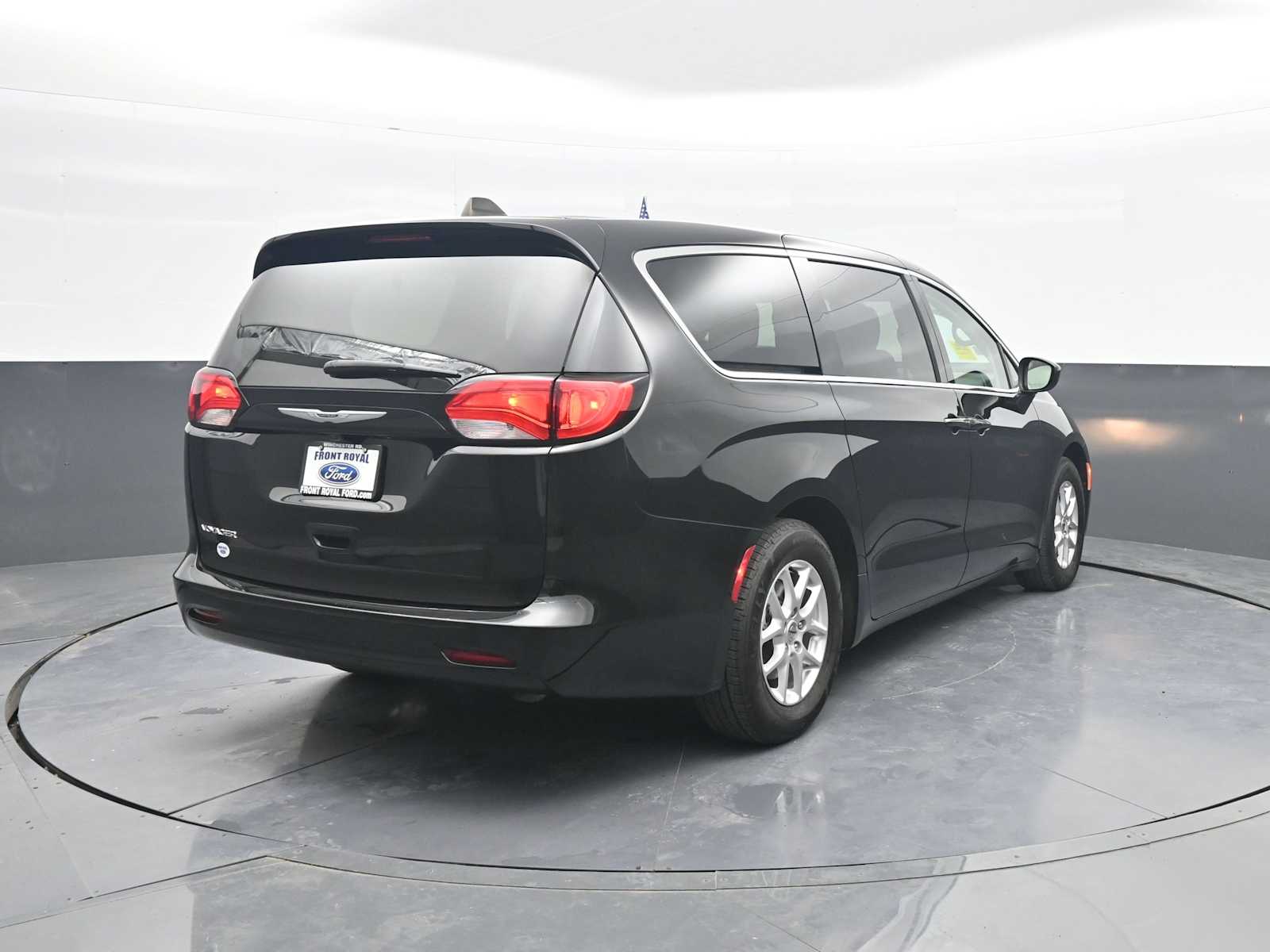 2024 Chrysler Voyager LX