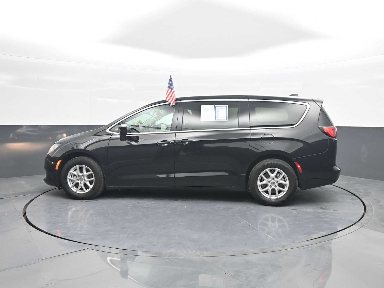 2024 Chrysler Voyager LX
