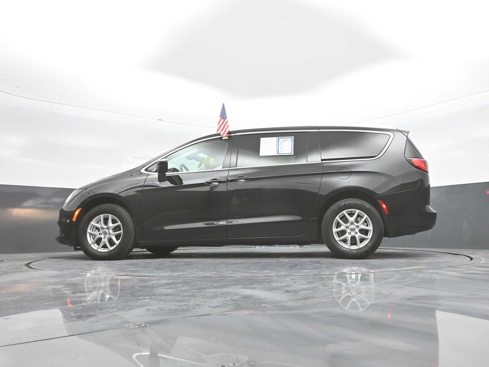 2024 Chrysler Voyager LX