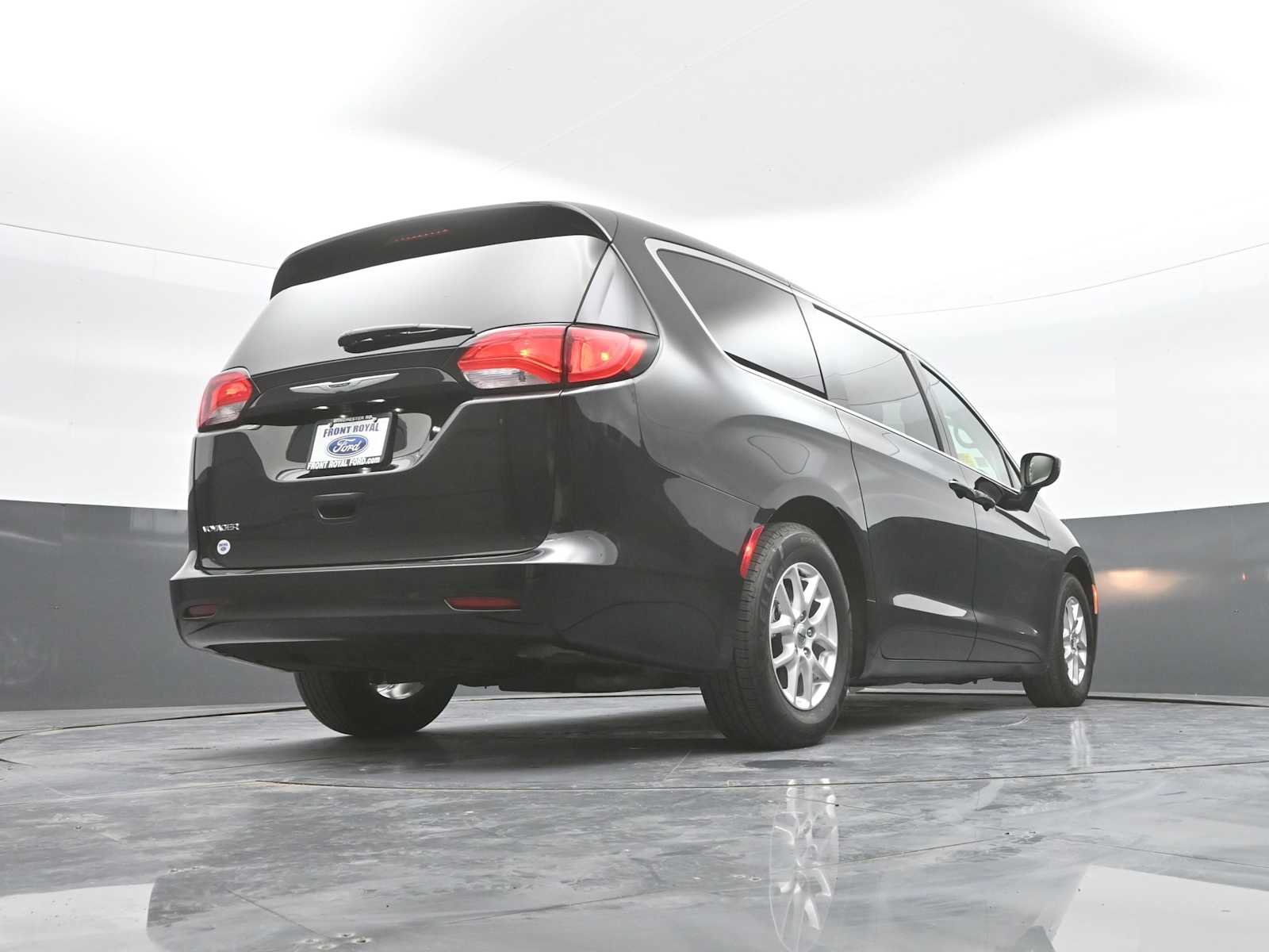 2024 Chrysler Voyager LX