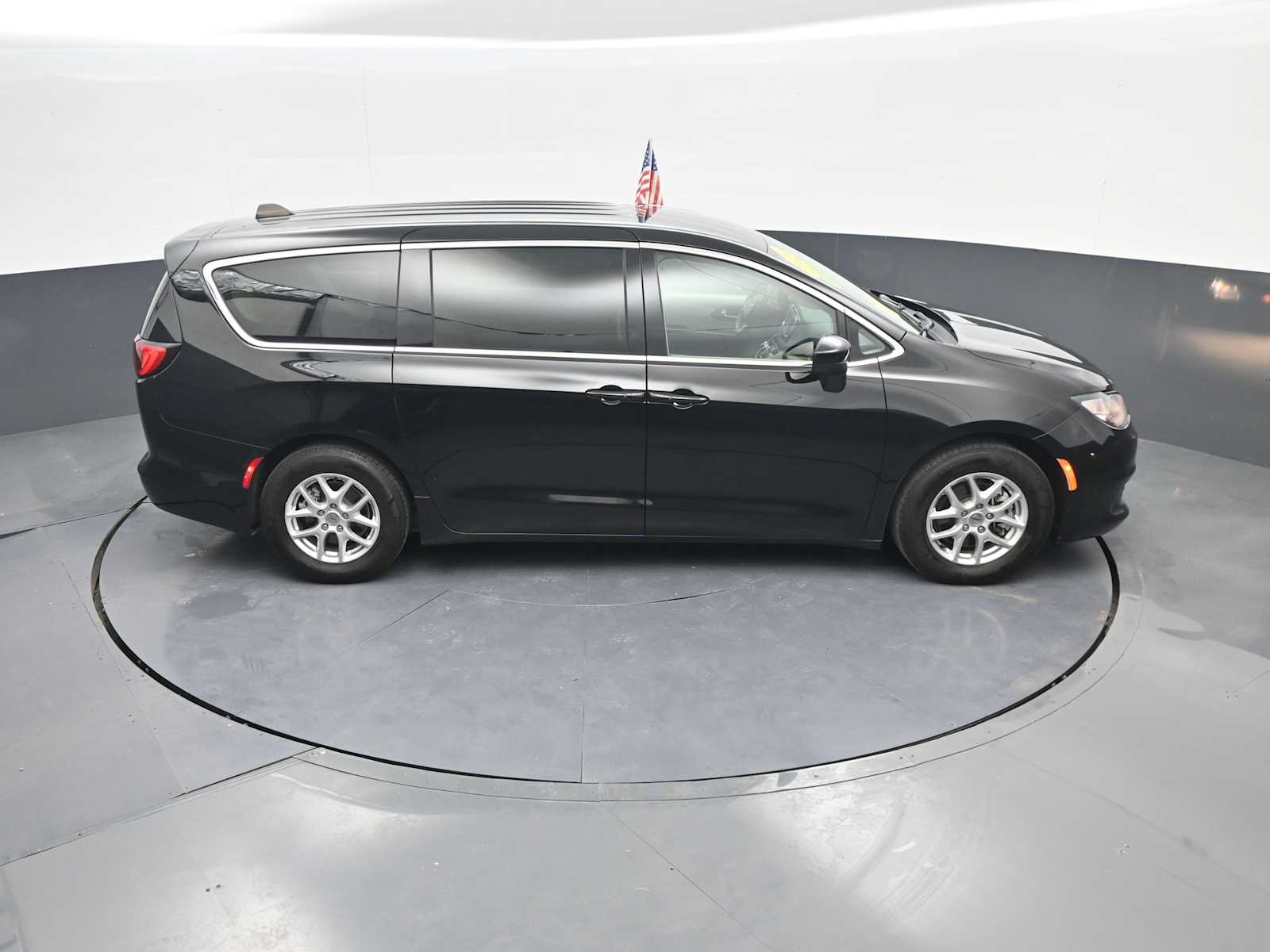 2024 Chrysler Voyager LX