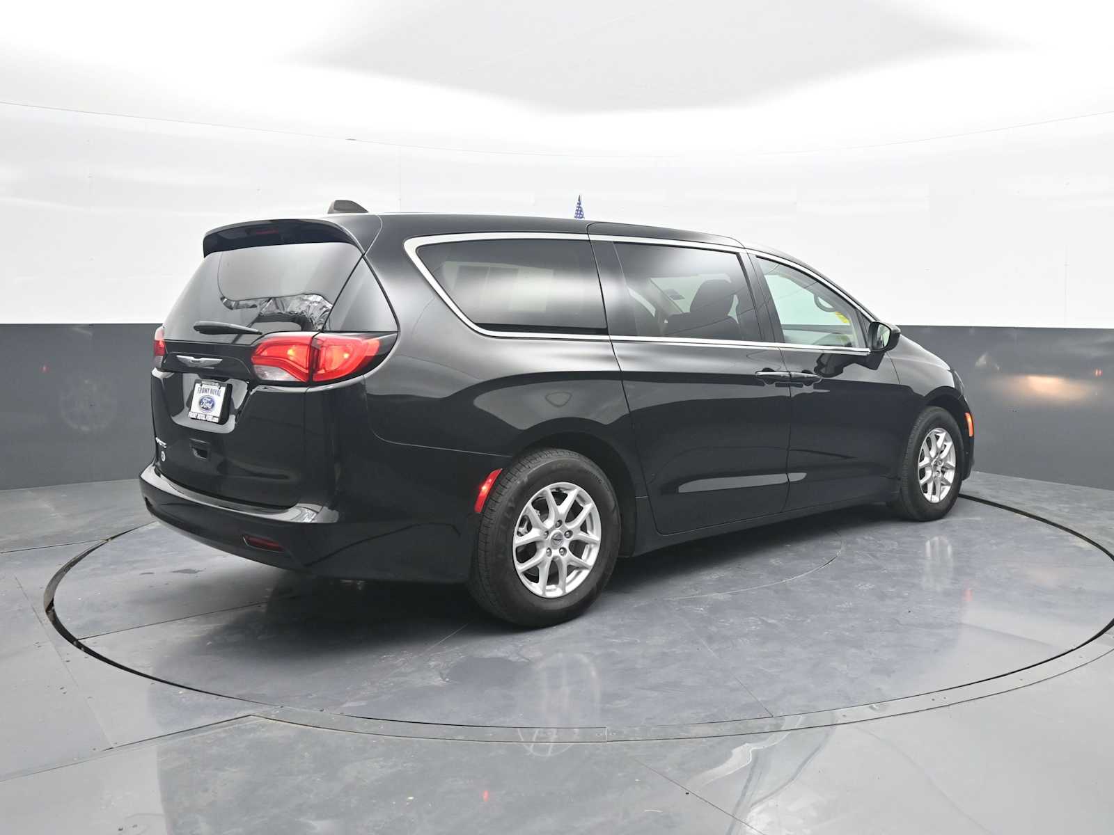 2024 Chrysler Voyager LX