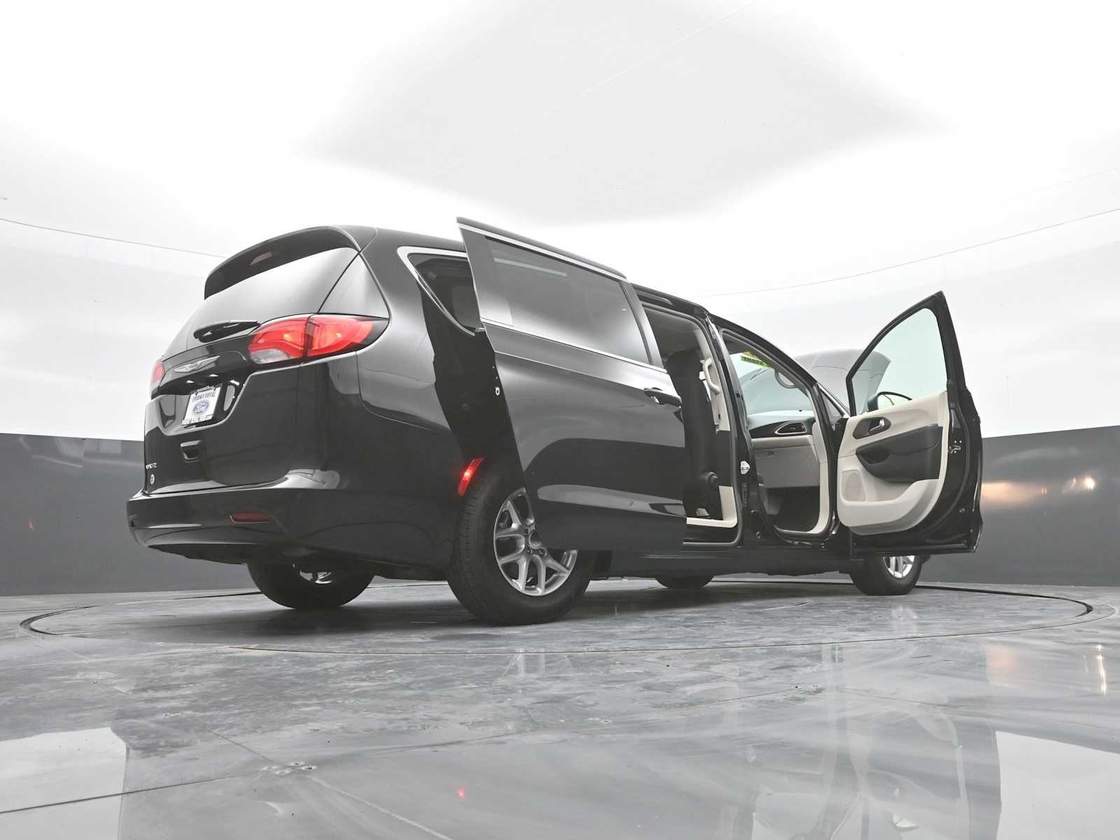 2024 Chrysler Voyager LX