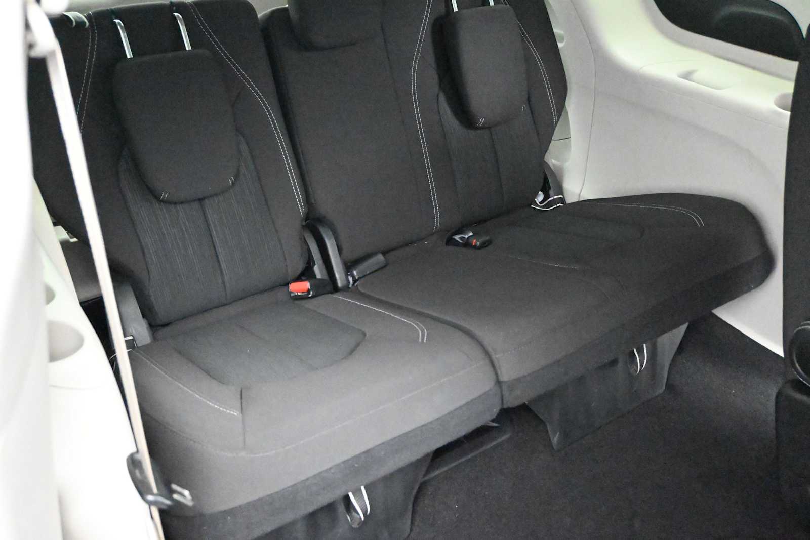 2024 Chrysler Voyager LX
