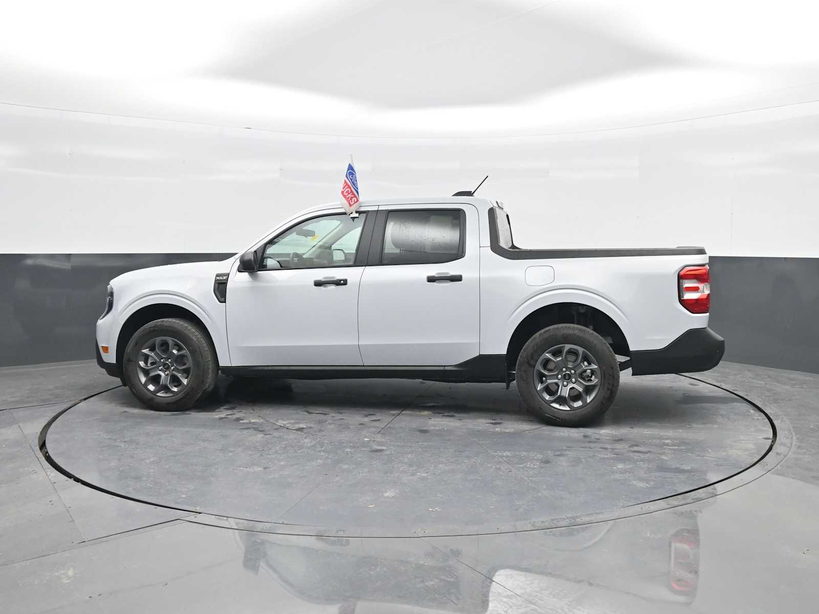 View vehicle photo 5