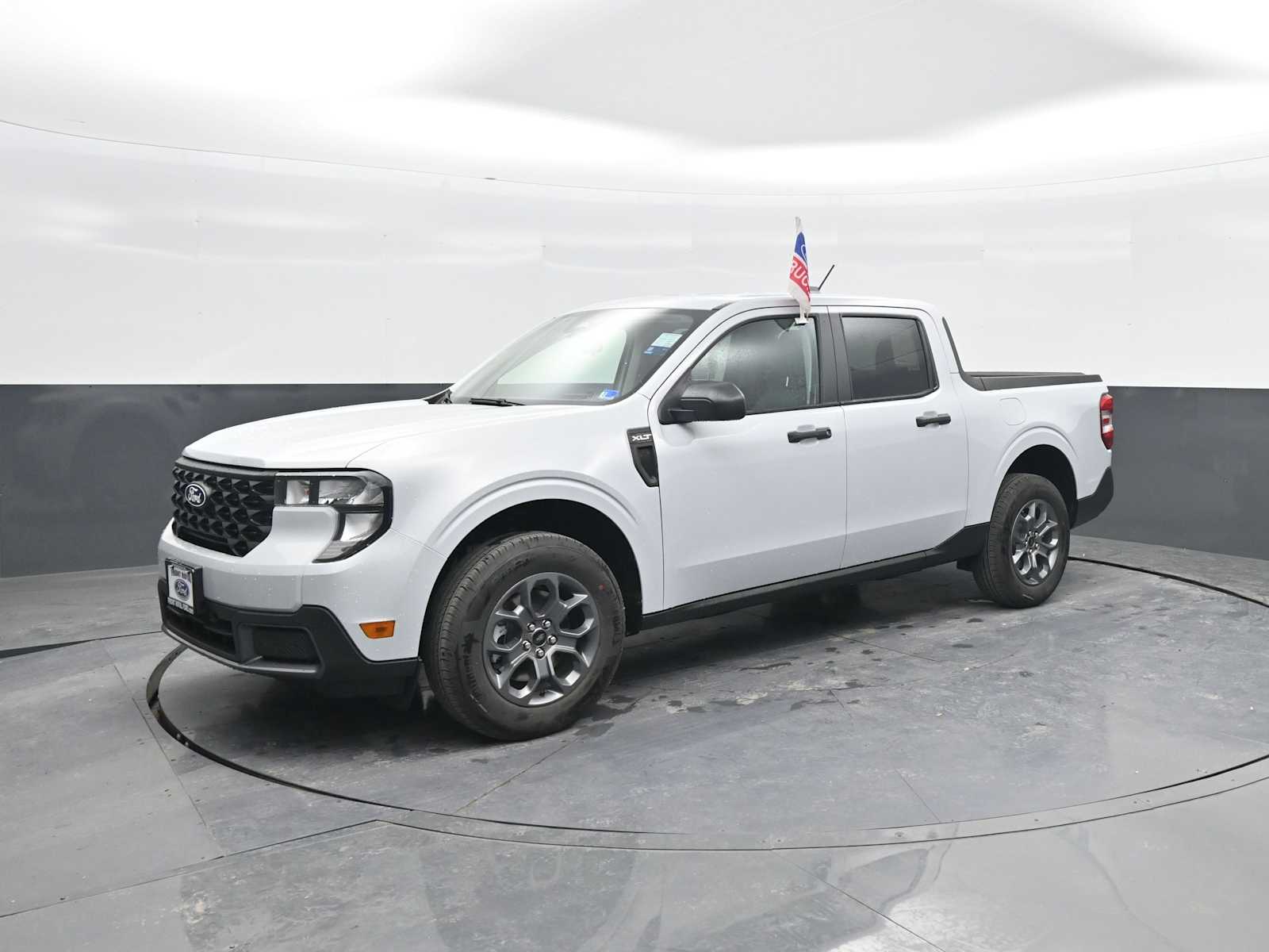 View vehicle photo 4