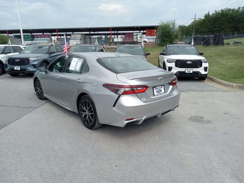 2022 Toyota Camry SE