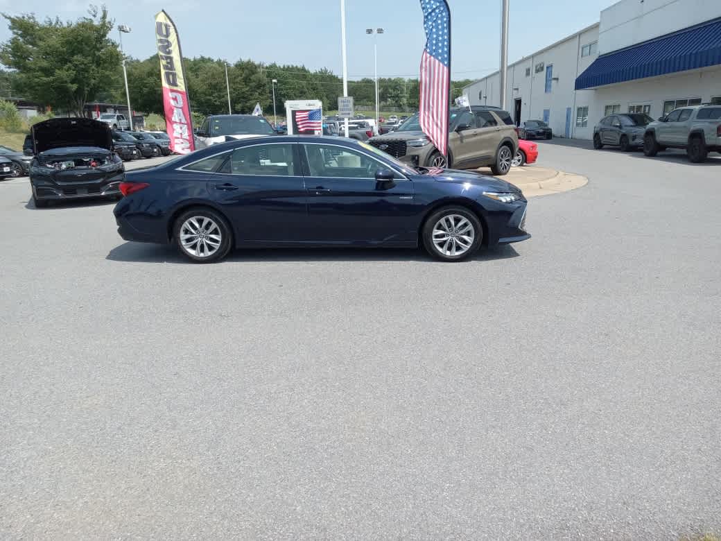 2021 Toyota Avalon XLE Hybrid