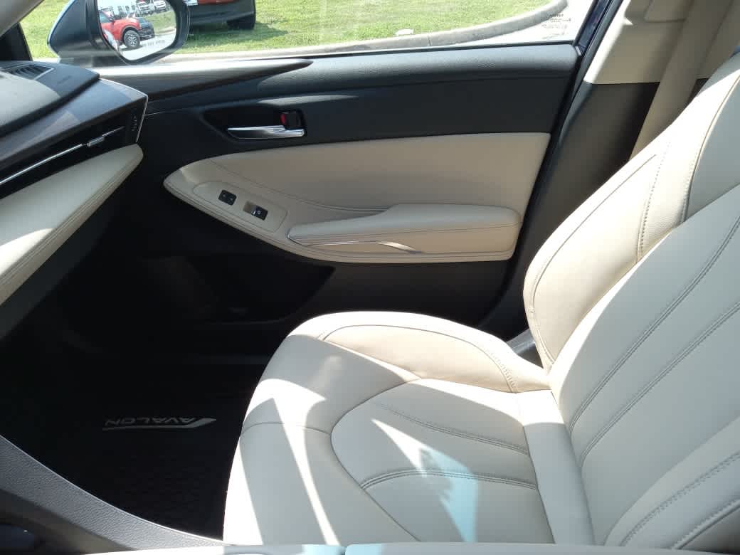 2021 Toyota Avalon XLE Hybrid