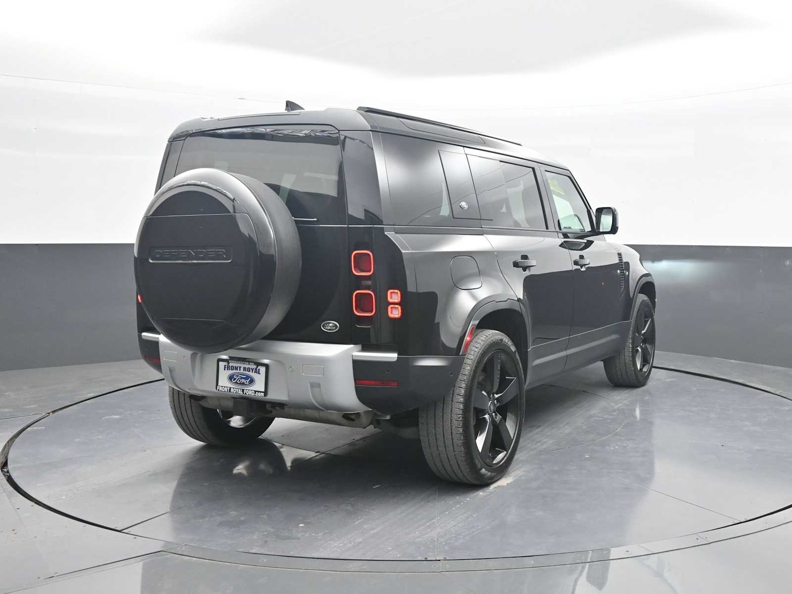 2023 Land Rover Defender 110 SE