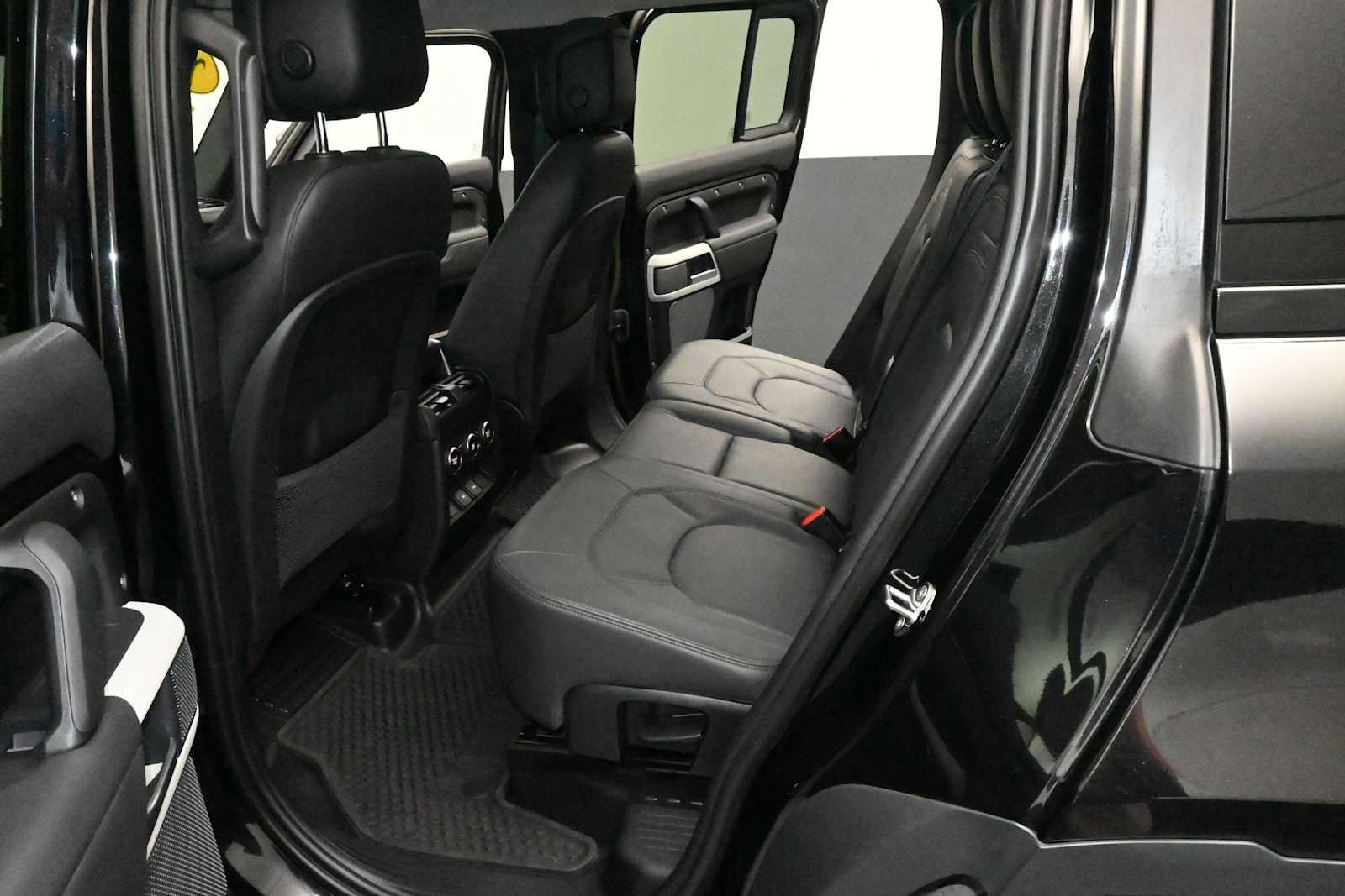 2023 Land Rover Defender 110 SE