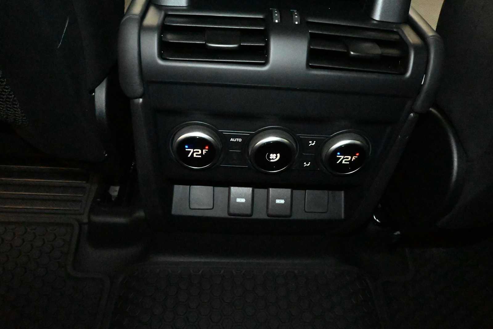 2023 Land Rover Defender 110 SE