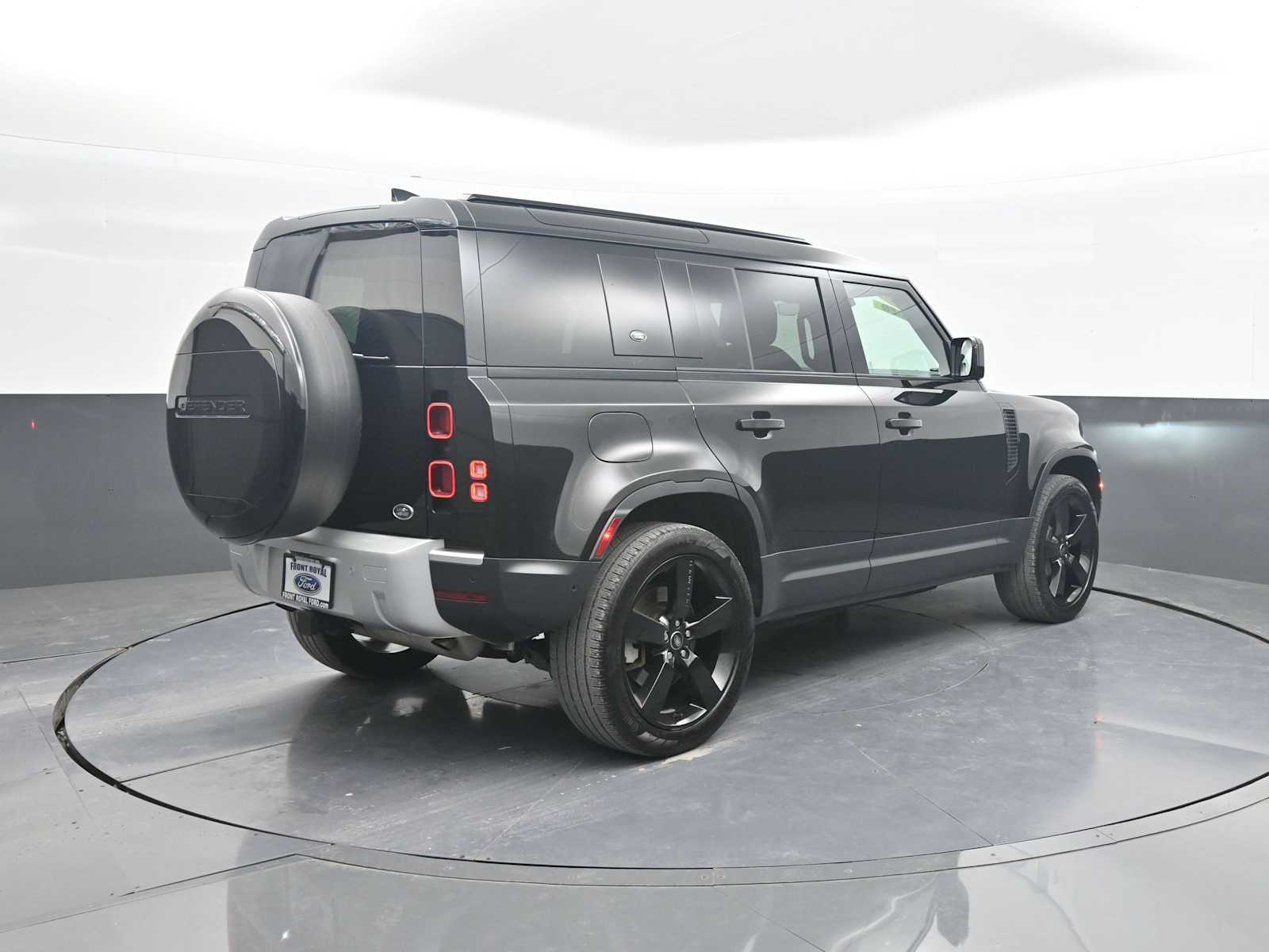 2023 Land Rover Defender 110 SE