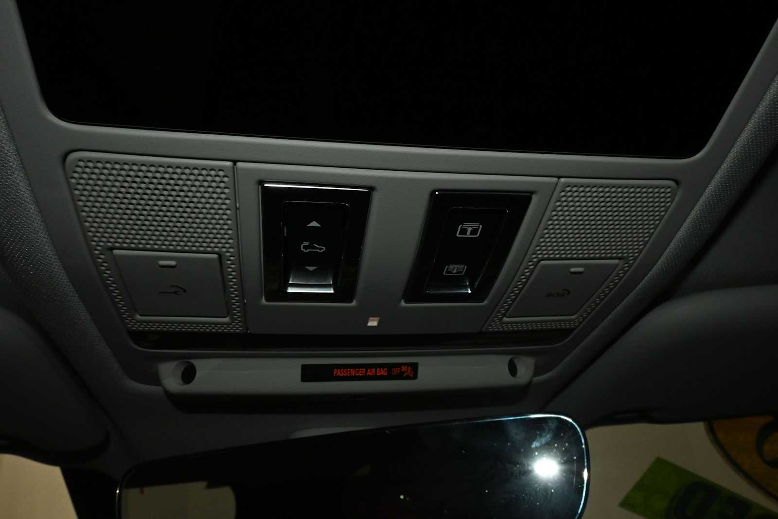 2023 Land Rover Defender 110 SE