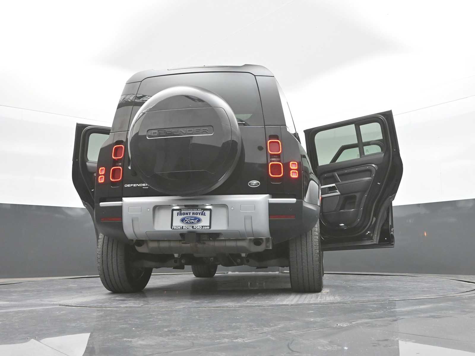 2023 Land Rover Defender 110 SE