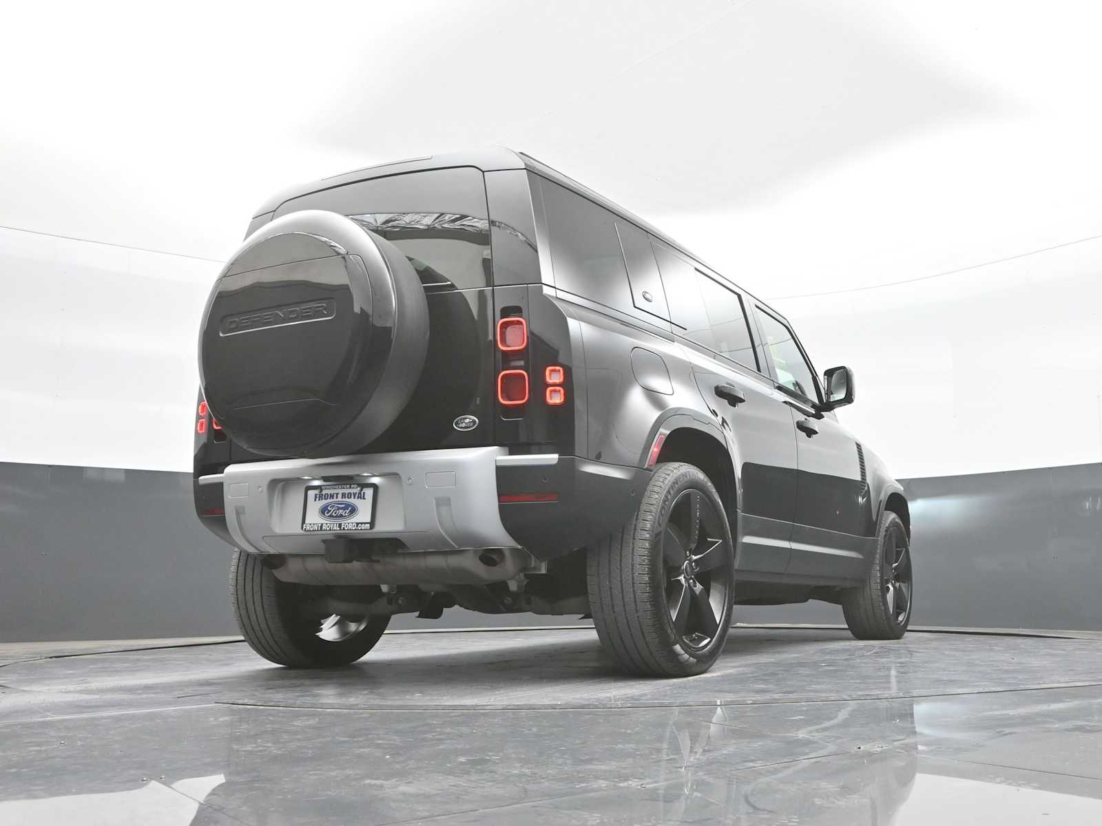 2023 Land Rover Defender 110 SE