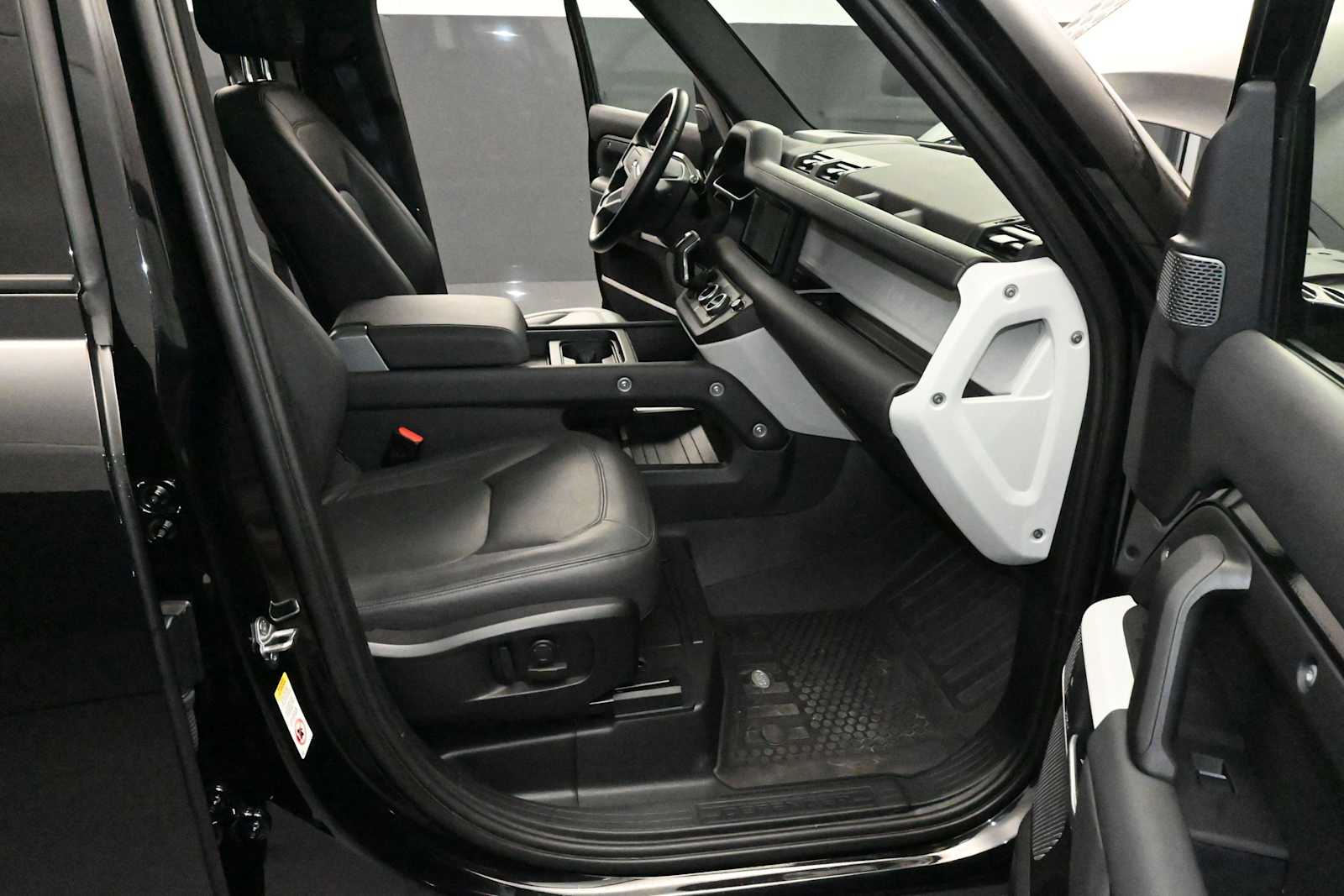 2023 Land Rover Defender 110 SE