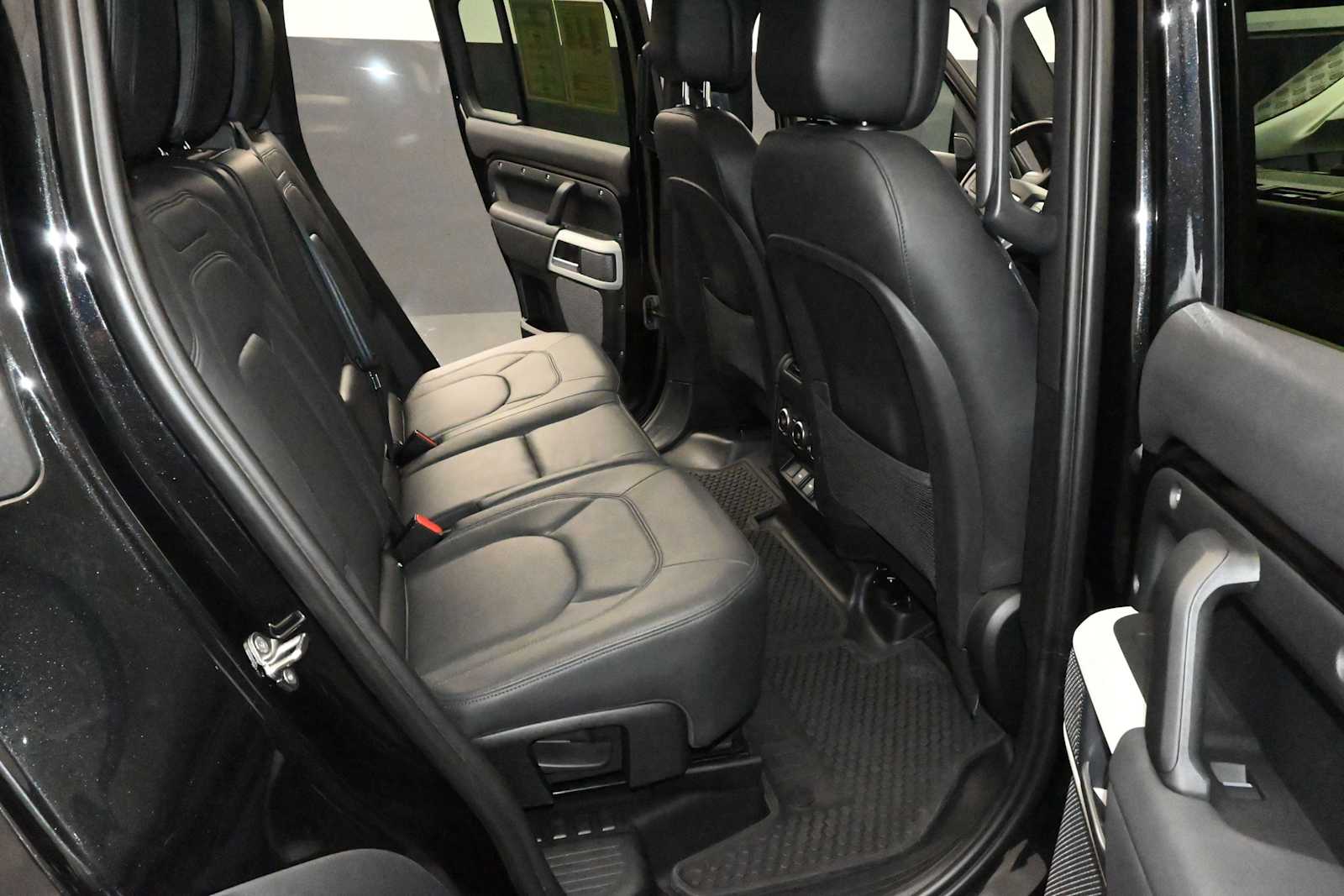 2023 Land Rover Defender 110 SE