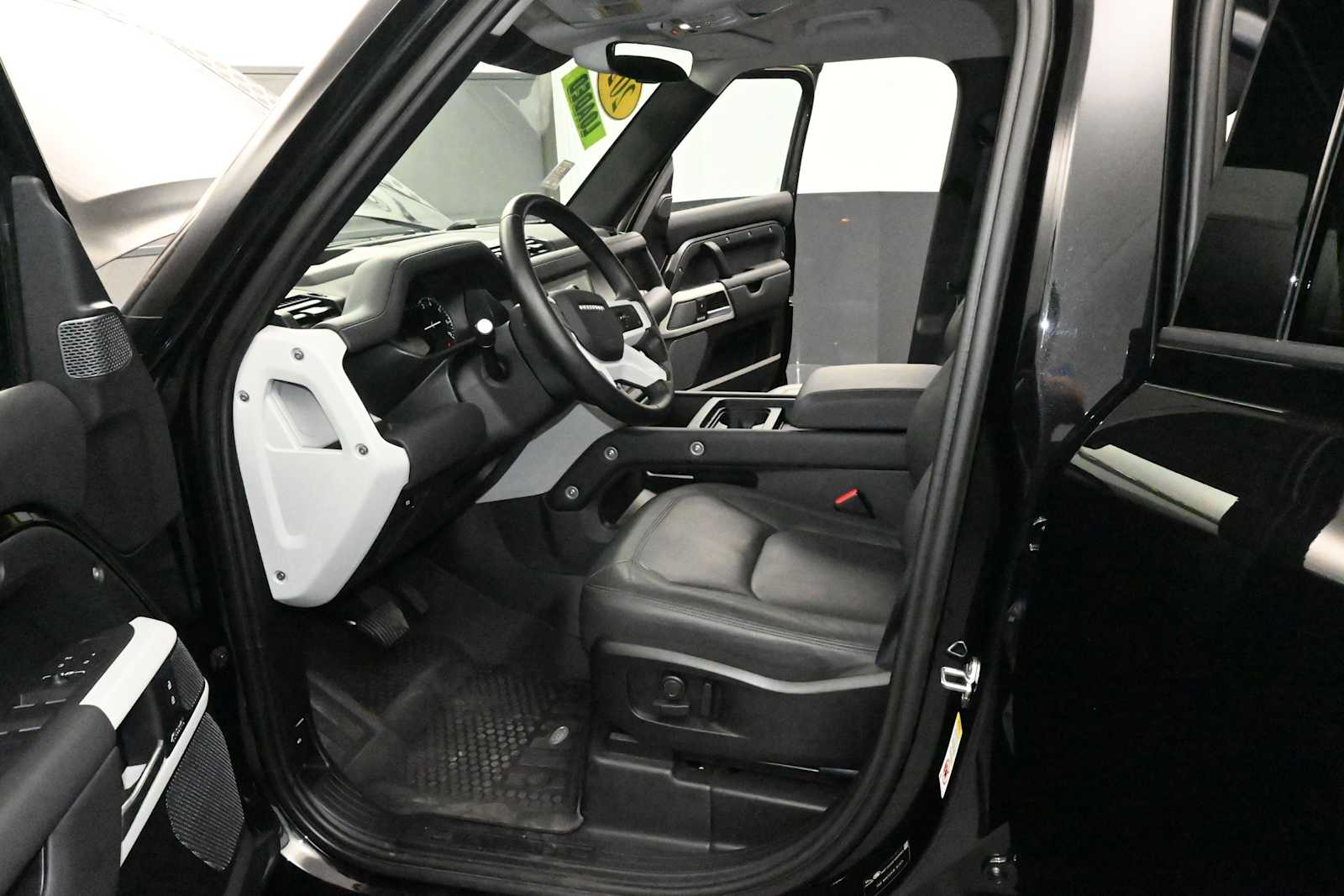 2023 Land Rover Defender 110 SE