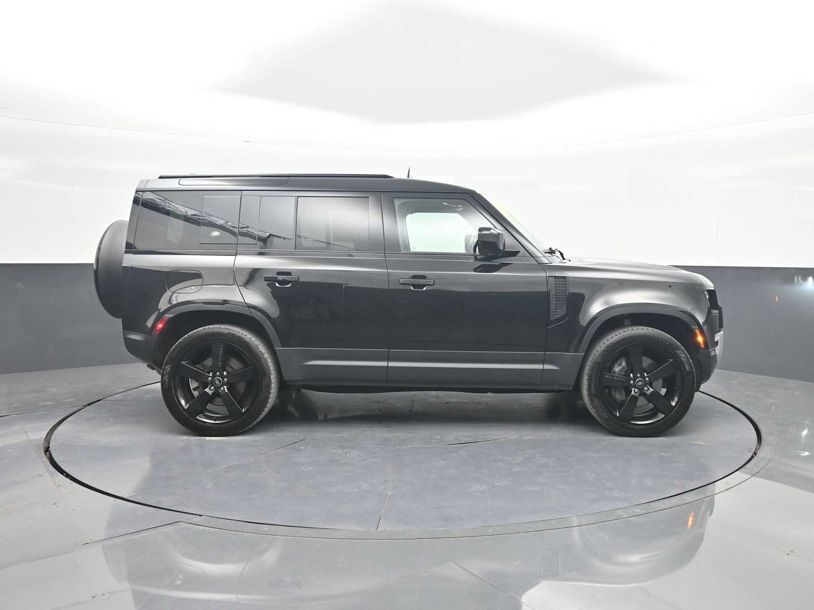 2023 Land Rover Defender 110 SE