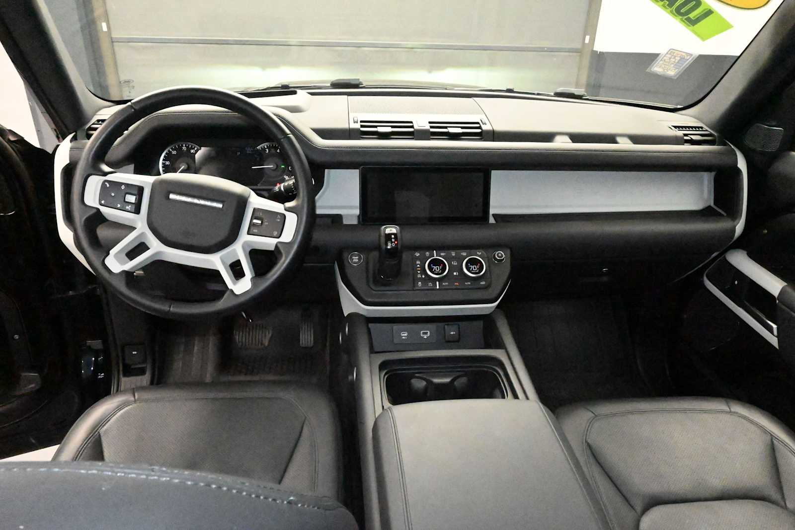 2023 Land Rover Defender 110 SE