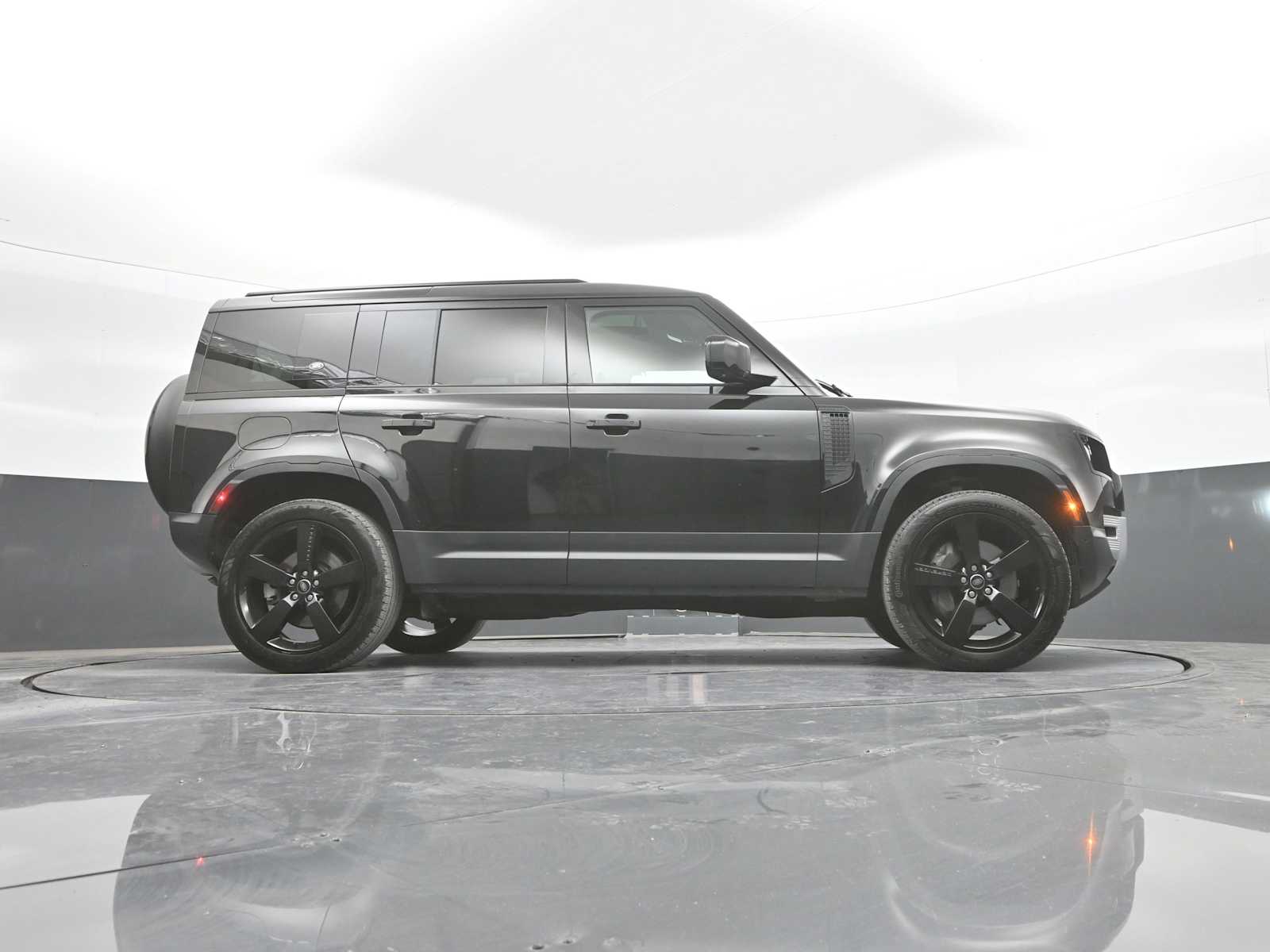 2023 Land Rover Defender 110 SE