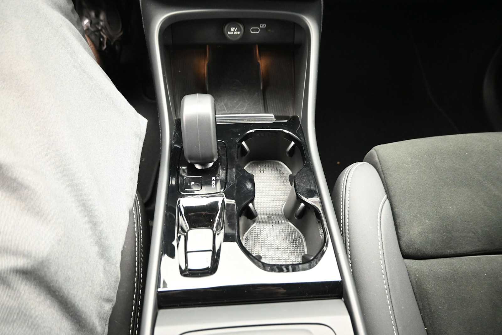 2023 Volvo XC40 B5 Plus Dark Theme