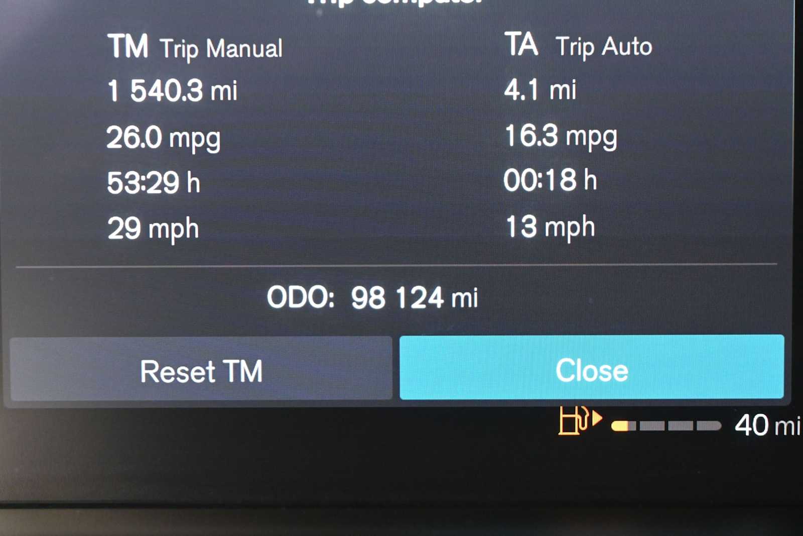 2023 Volvo XC40 B5 Plus Dark Theme