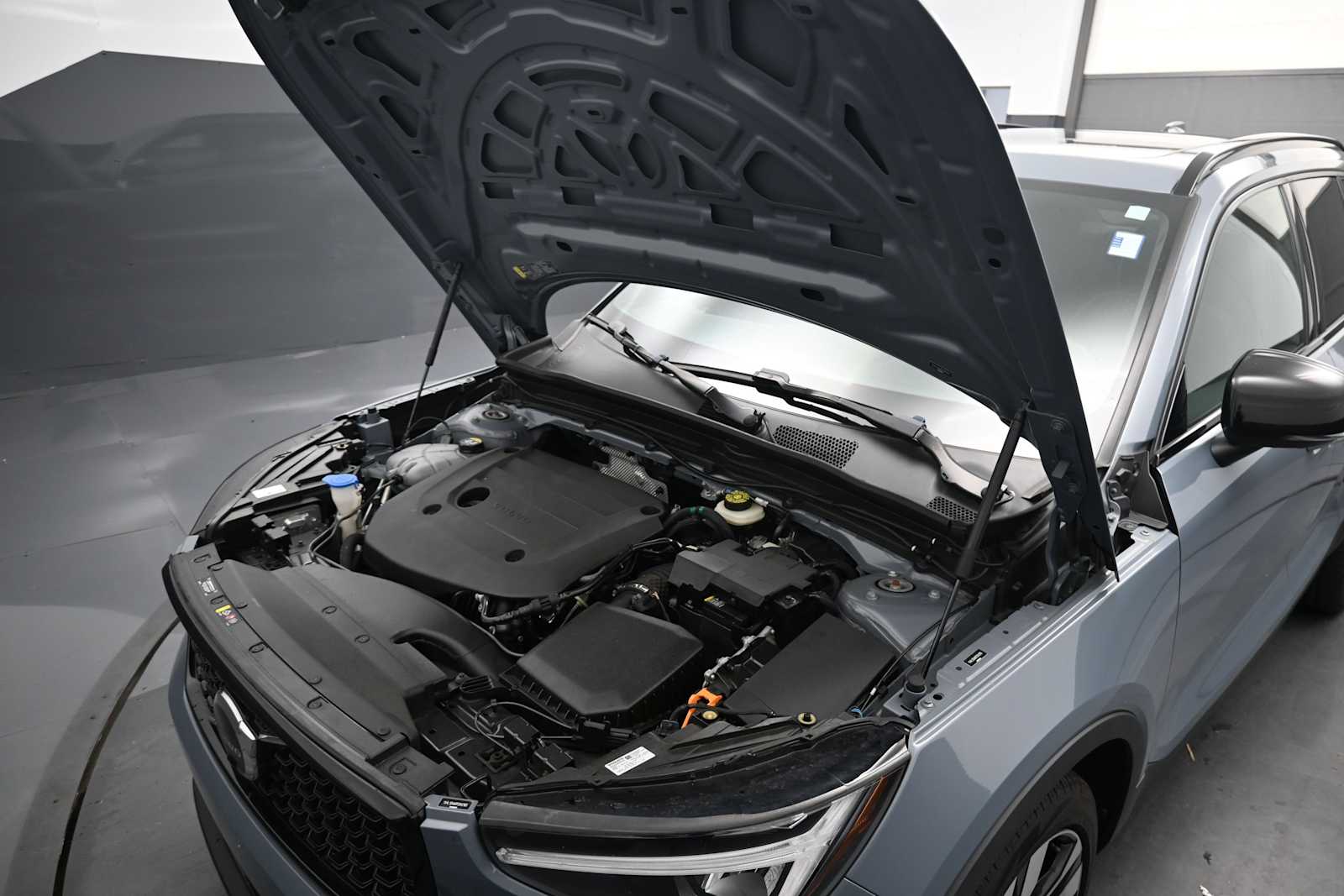 2023 Volvo XC40 B5 Plus Dark Theme