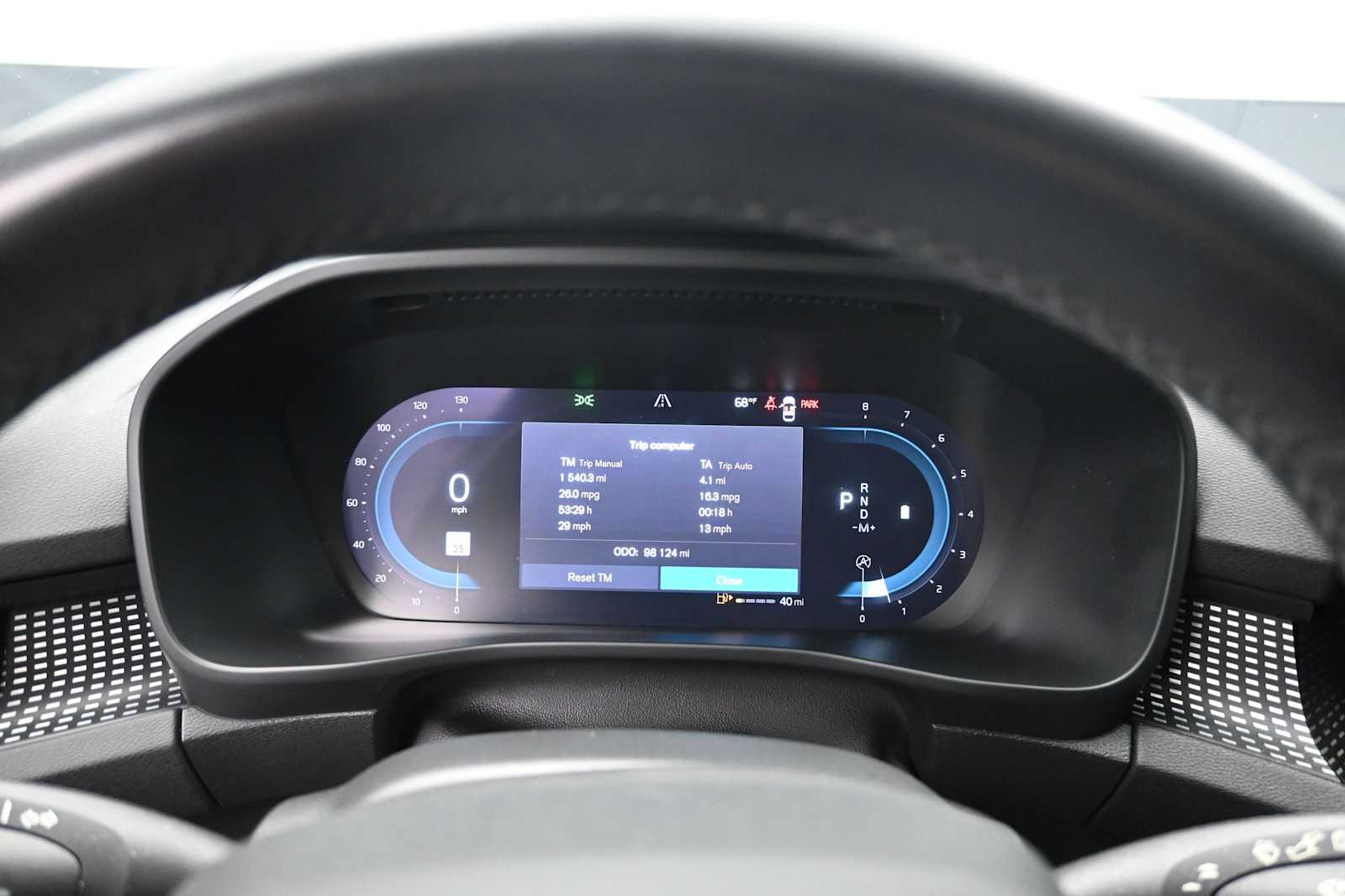 2023 Volvo XC40 B5 Plus Dark Theme