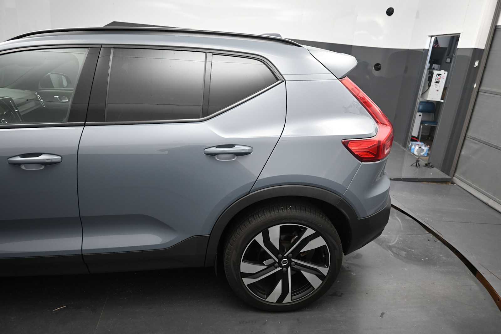 2023 Volvo XC40 B5 Plus Dark Theme