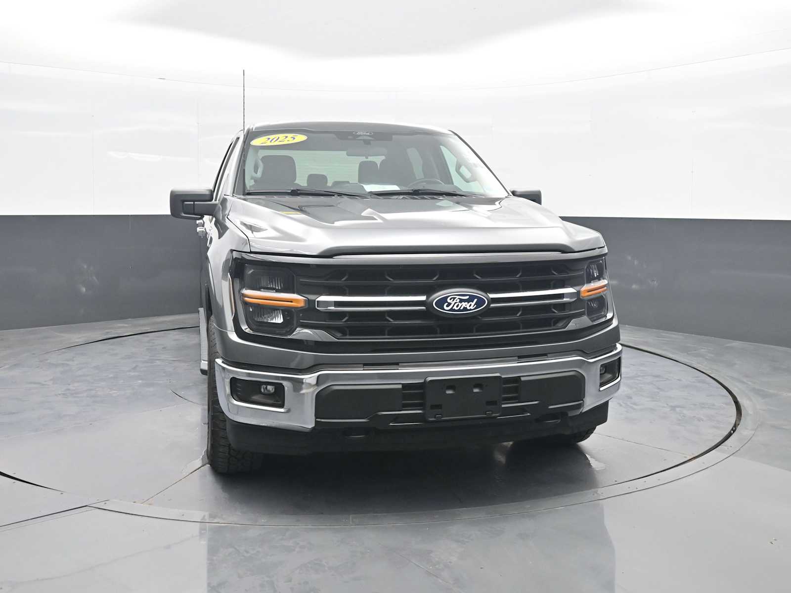 2025 Ford F-150 XLT - Photo 2
