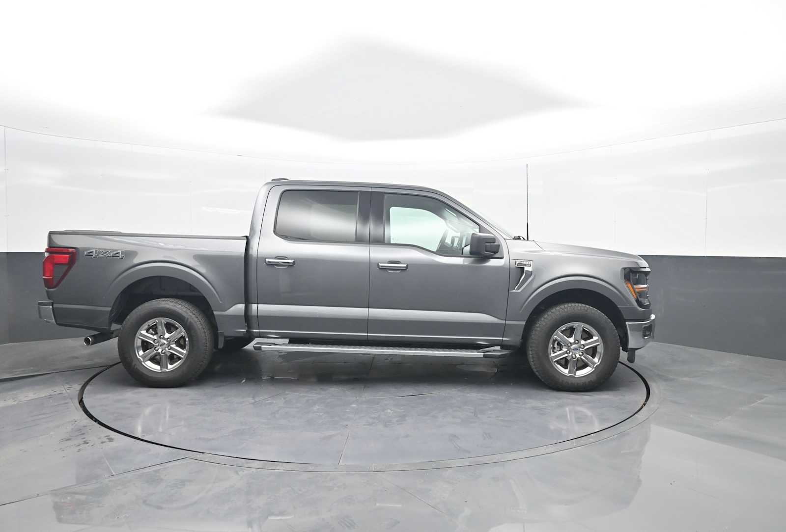 2025 Ford F-150 XLT - Photo 9