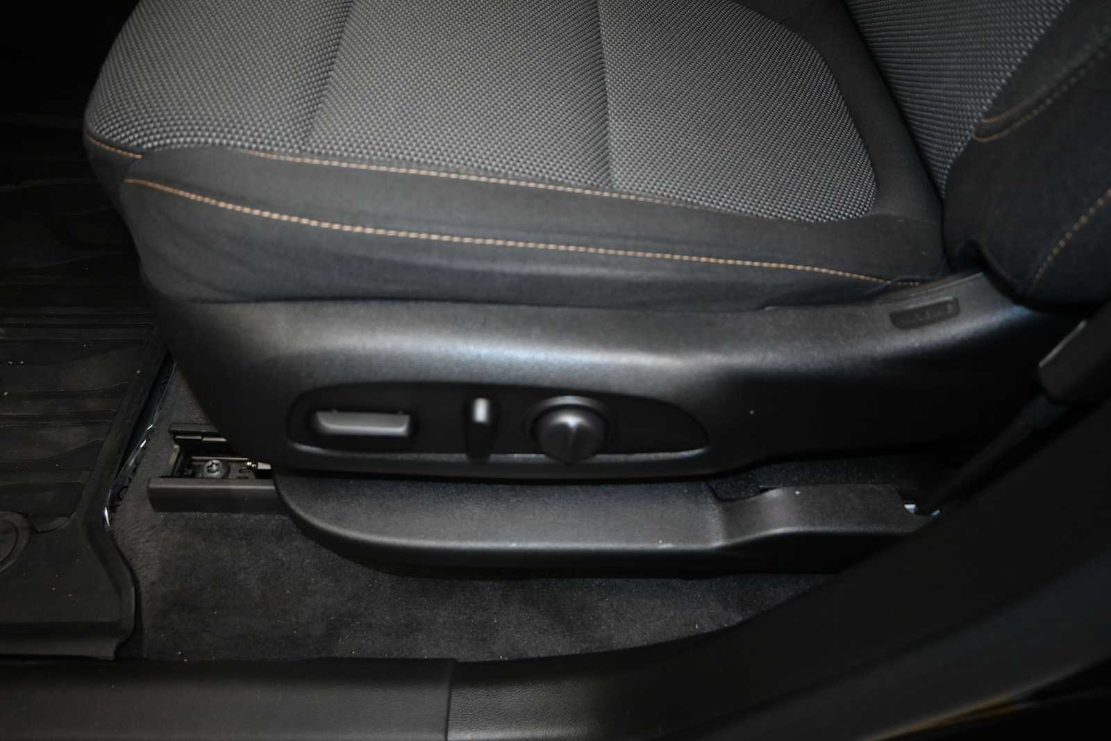 2020 Chevrolet Traverse AWD LT Cloth
