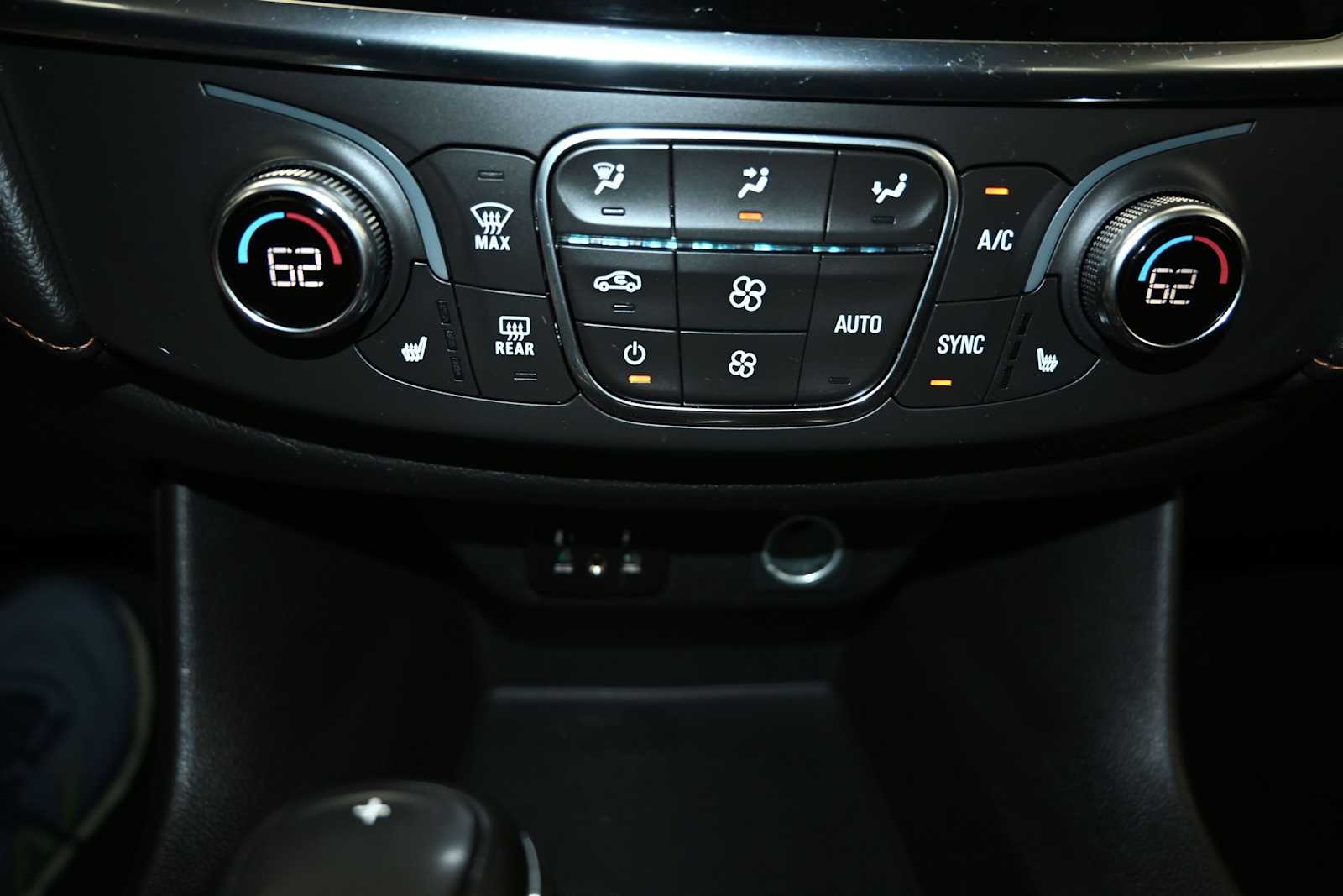 2020 Chevrolet Traverse AWD LT Cloth