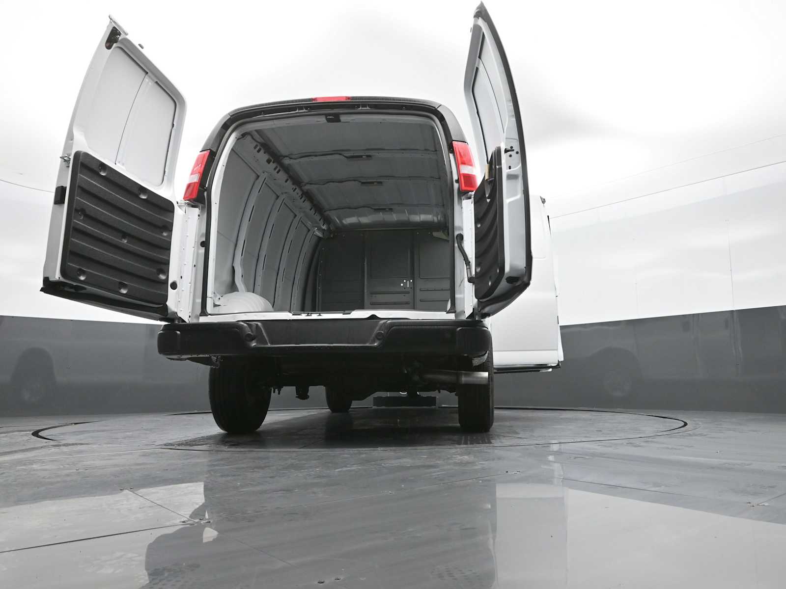2025 GMC Savana Cargo 2500