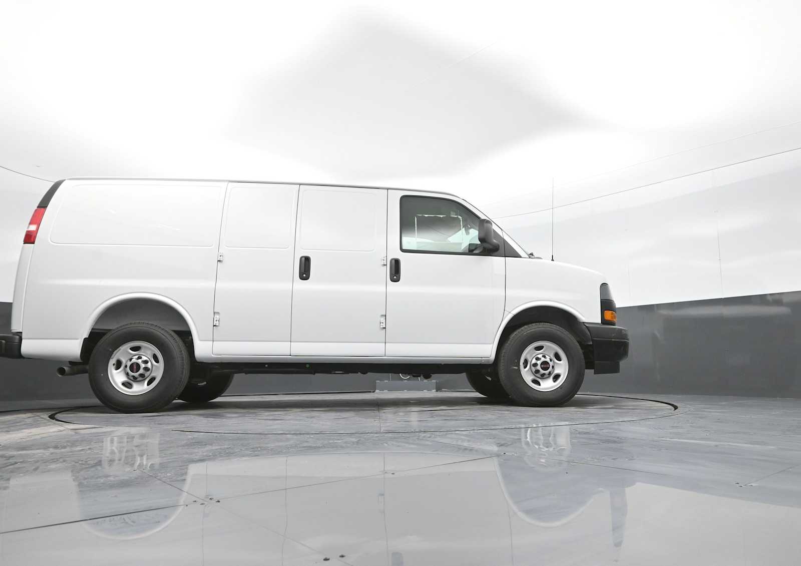2025 GMC Savana Cargo 2500