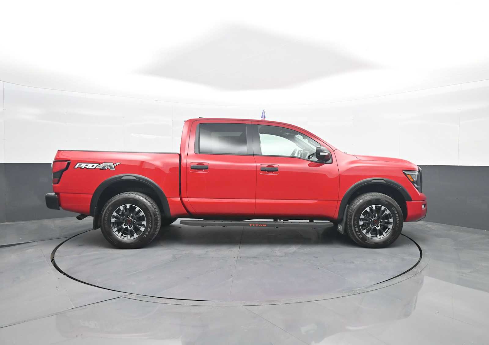 2024 Nissan TITAN Crew Cab PRO-4X 4x4