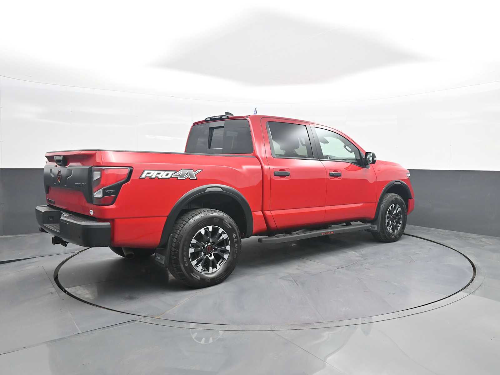 2024 Nissan TITAN Crew Cab PRO-4X 4x4